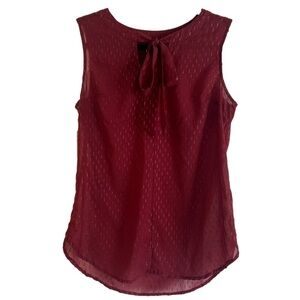 Merona Women's Red Textured Sleeveless Blouse w/ Keyhole Neckline, Medium